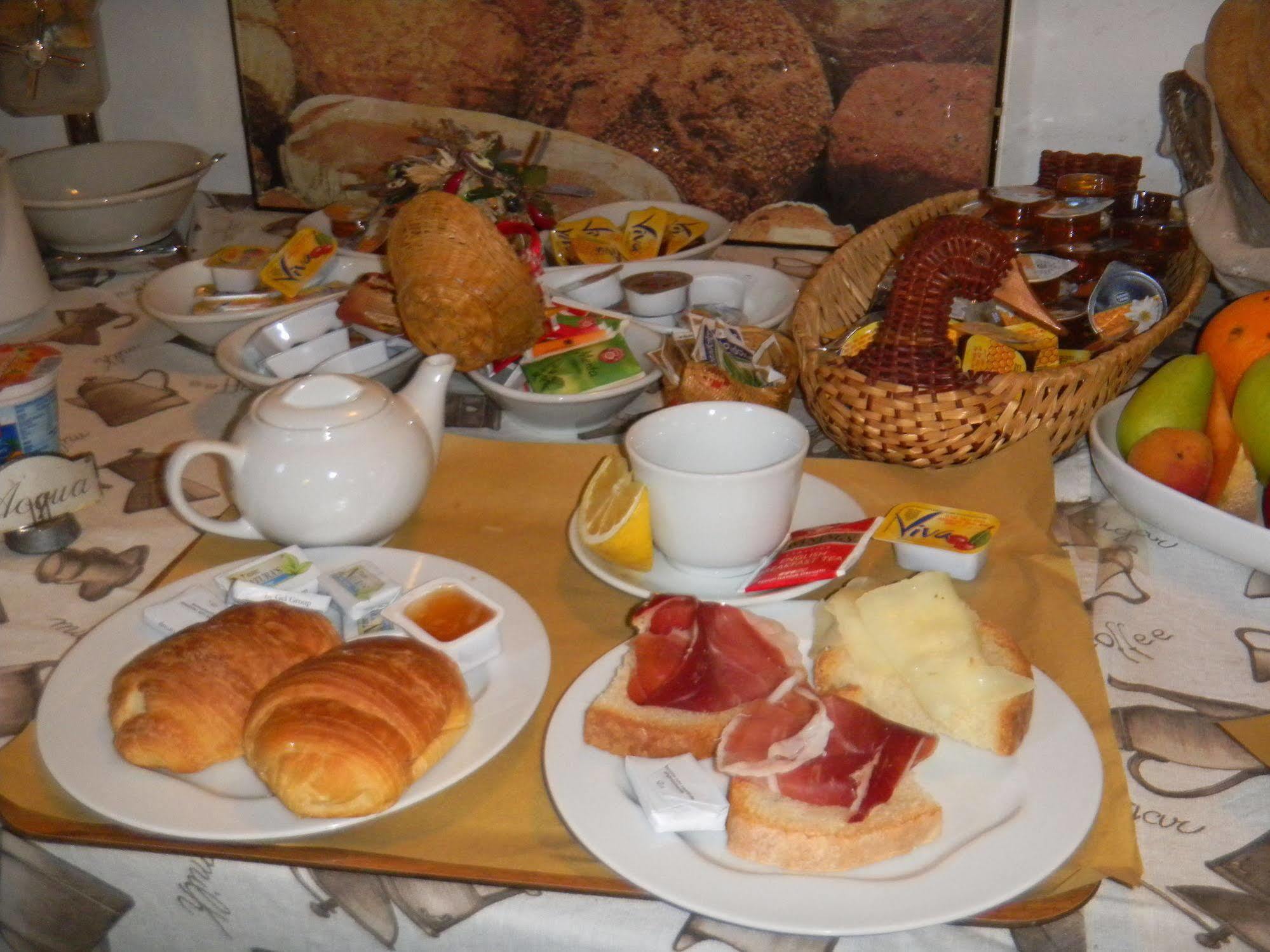 Albergo Ristorante Da Vestro Monticiano Eksteriør billede