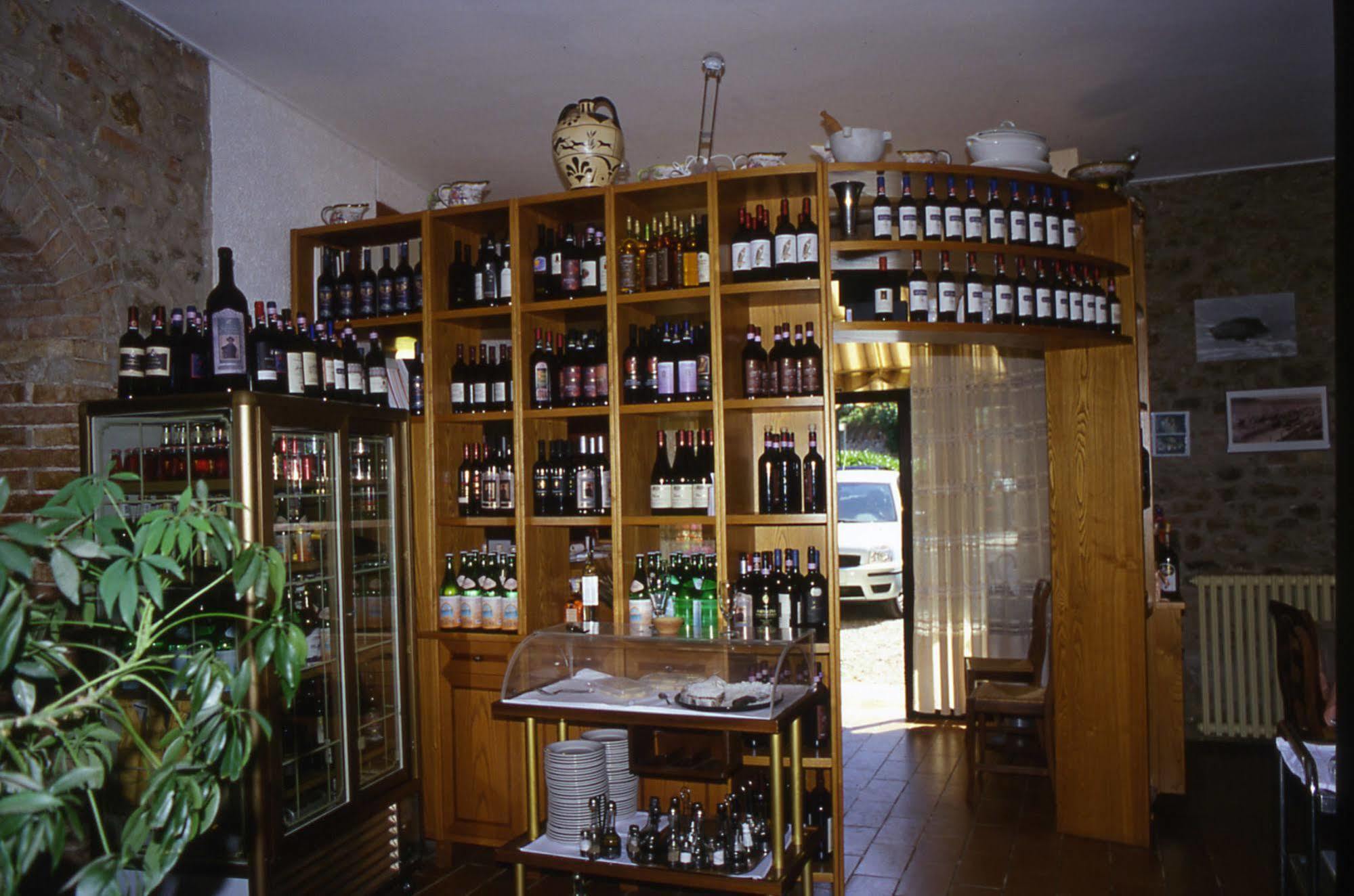 Albergo Ristorante Da Vestro Monticiano Eksteriør billede
