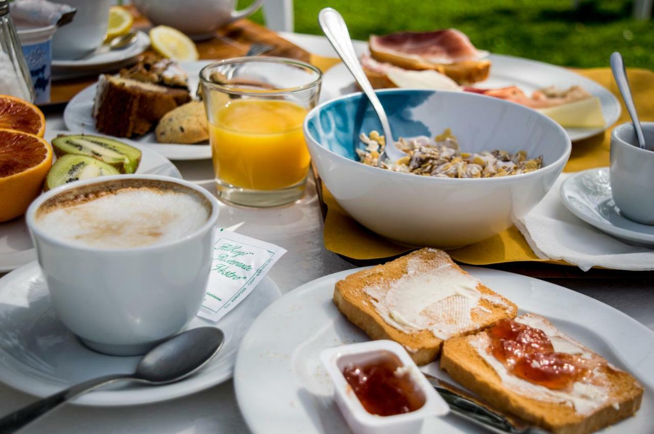 Albergo Ristorante Da Vestro Monticiano Eksteriør billede